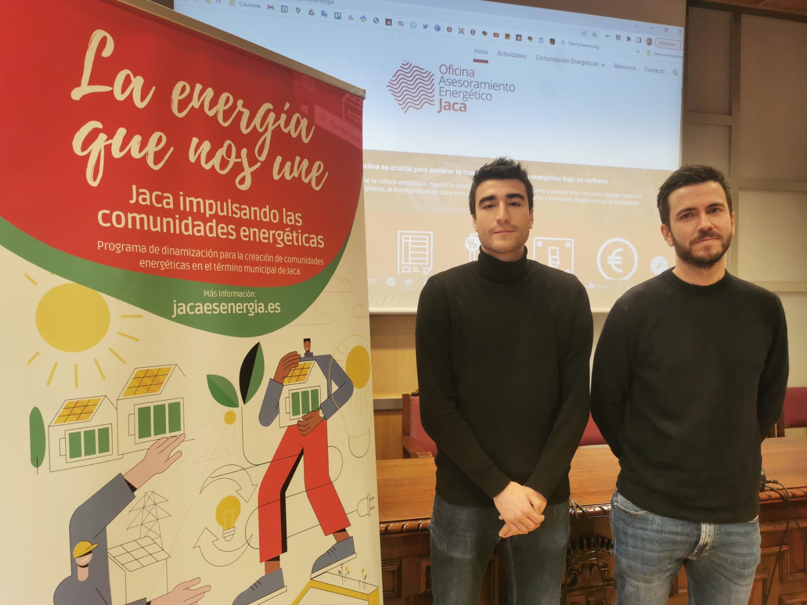 Manu Díez, concejal de Medio Ambiente, y Carlos Pesqué, de Ecodes, en su presentación en Jaca