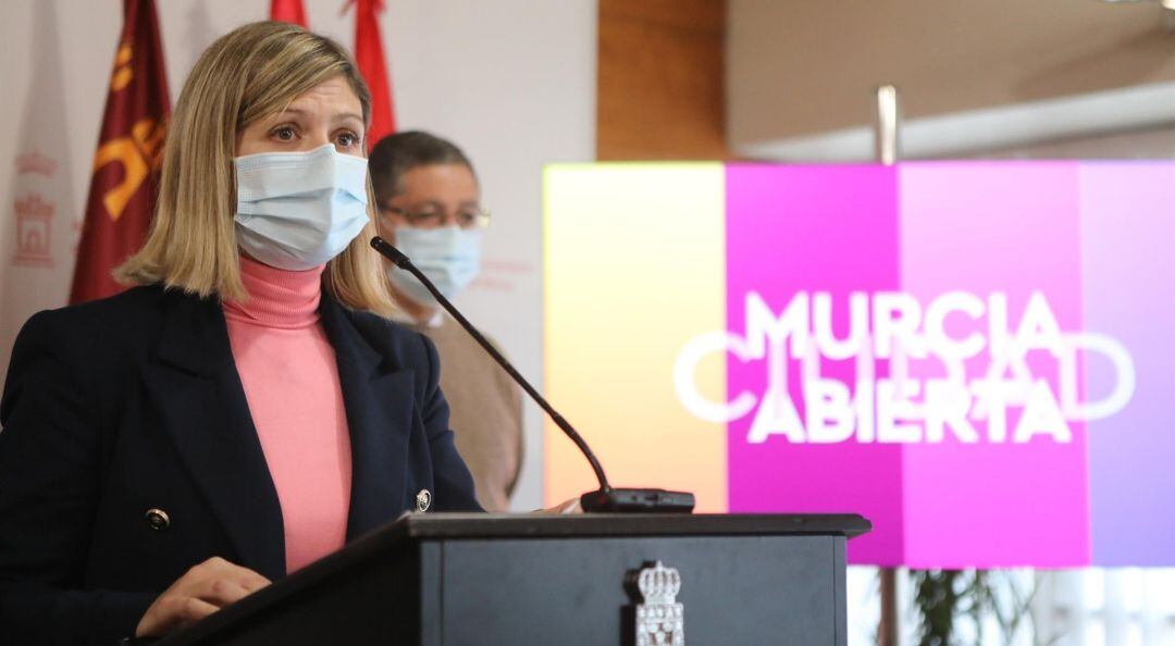 La concejala de Servicios Sociales, Paqui Pérez, durante la presentación de los actos