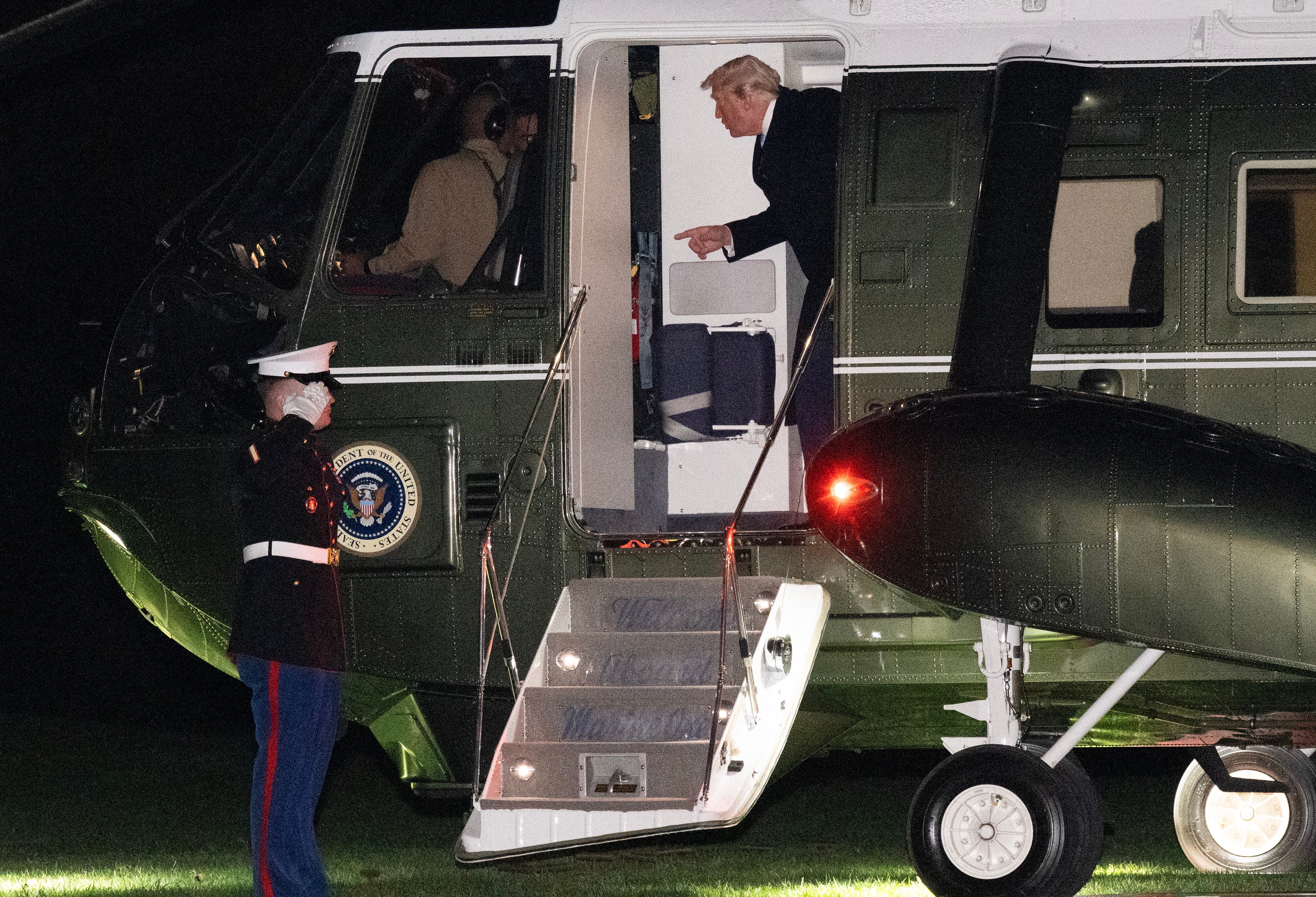 Trump regresa a la Casa Blanca tras un viaje a Florida.