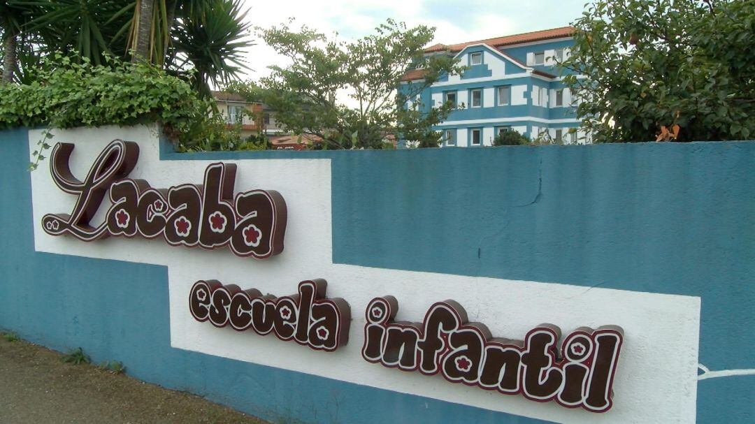 Entrada de la escuela infantil, situada en la avenida de Europa 