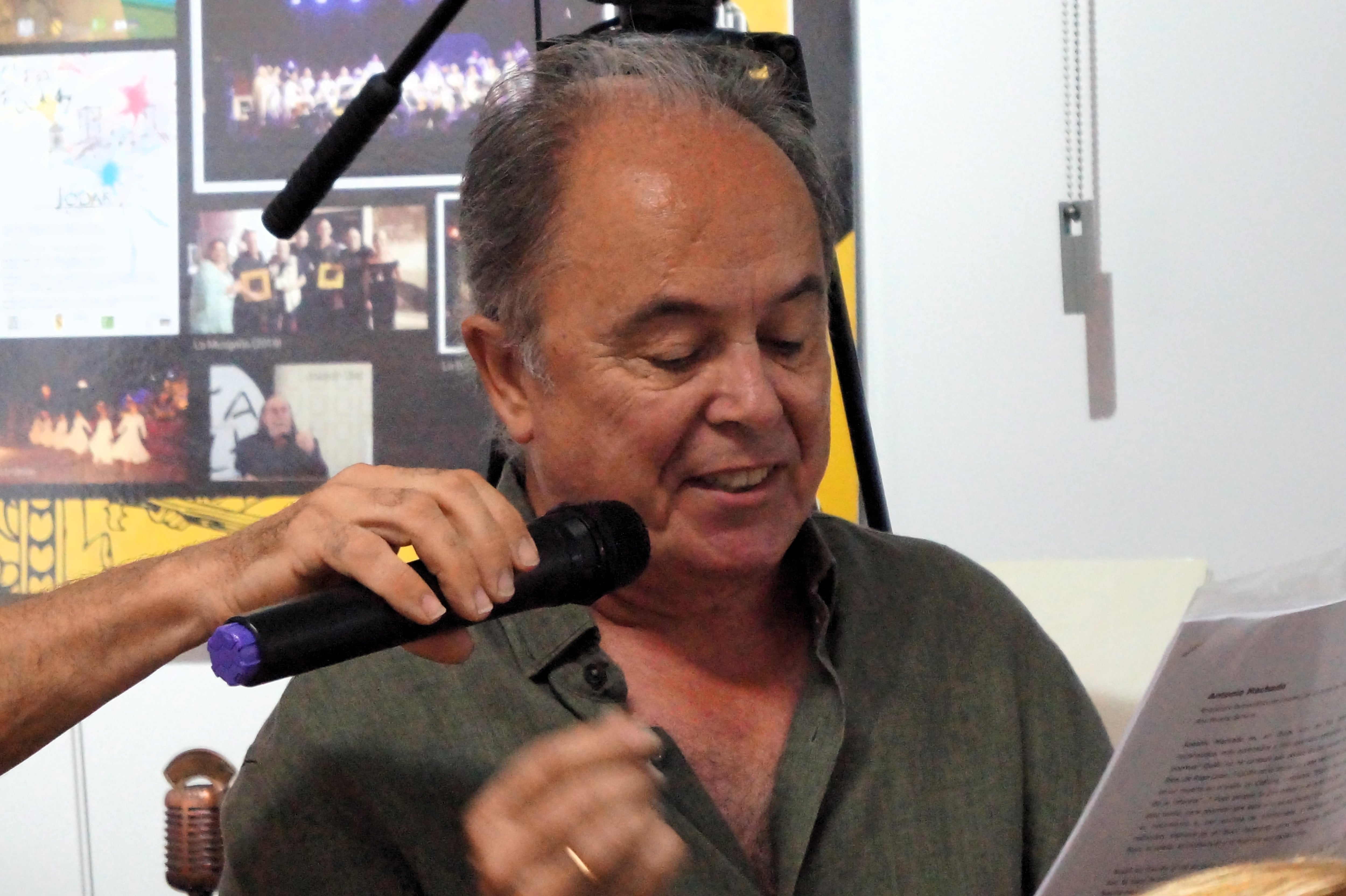 Momento de la lectura de Juan Guerrero