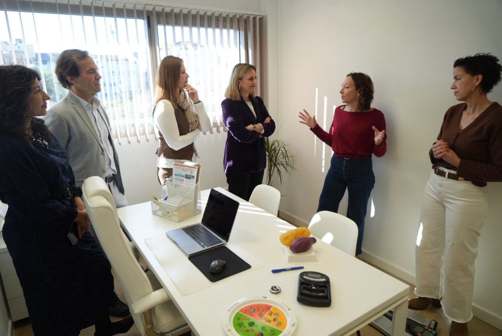 09/03/2026 La consejera de Política Social, Familias e Igualdad, Conchita Ruiz, durante la visita al proyecto empresarial de una de las participantes del programa regional 'Impulso Mujer +50'ESPAÑA EUROPA MURCIA SOCIEDAD
CARM
