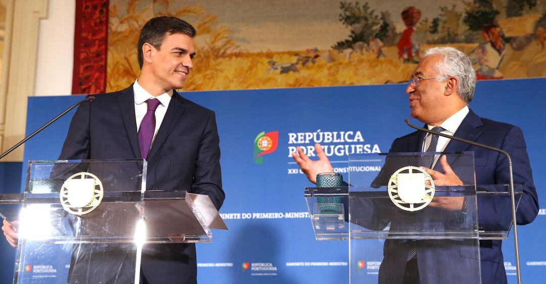 Pedro Sánchez y António Costa durante la reunión que ambos mantuevieron en Lisboa el 2 de julio