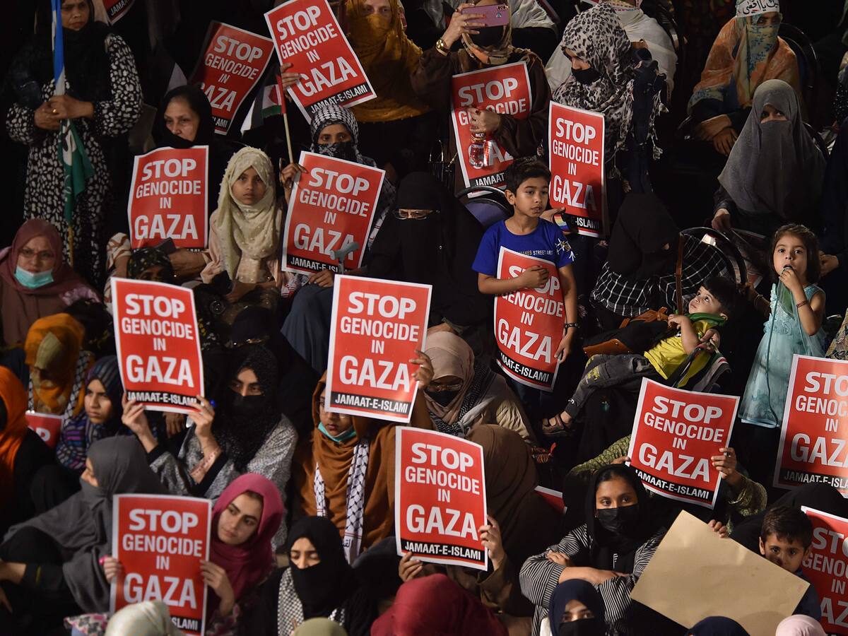 Israel ataca un campo de refugiados en Gaza mientras varias familias de rehenes en manos de milicias palestinas protestan contra Netanyahu