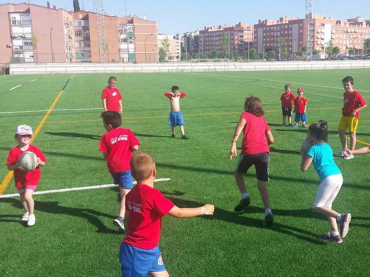 Deporte base: Jugar al rubgy de rojiblanco