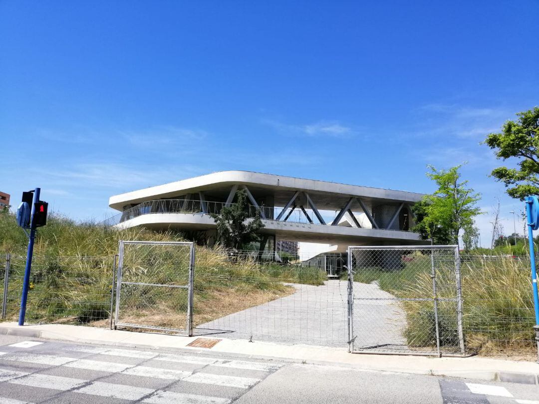 El Observatorio de Medio Ambiente, a día de hoy con un funcionamiento testimonial, y con muchas zonas sin acabar, tras cuatro años recepcionado.