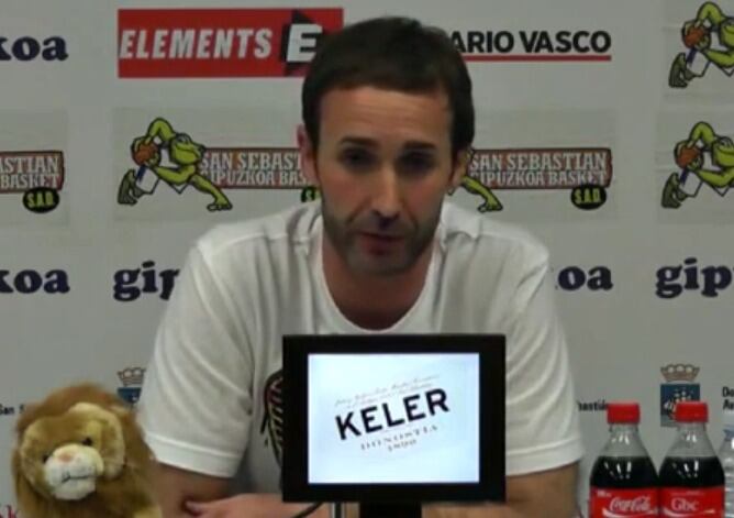 Sito Alonso durante un momento de su comparecencia esta tarde en Illunbe.