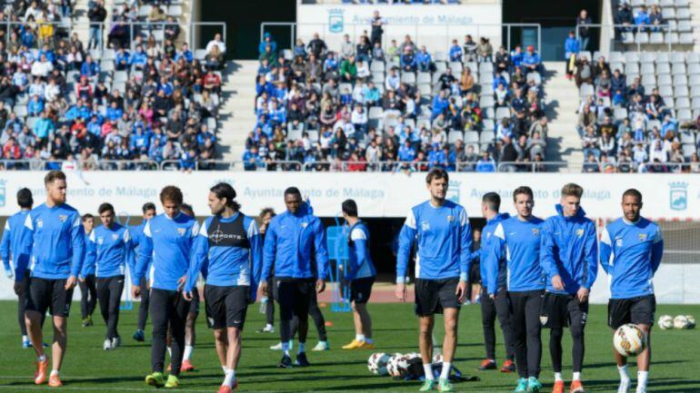 Los jugadores del Málaga en el entrenamiento de hoy