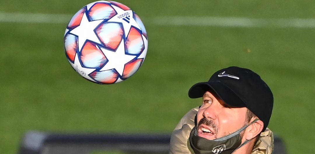 Simeone, durante un entrenamiento previo al partido ante el Lokomotiv