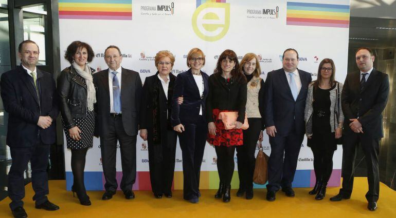 Foto de familia en la entrega del premio Mujer Emprendedora a Beatriz Escudero