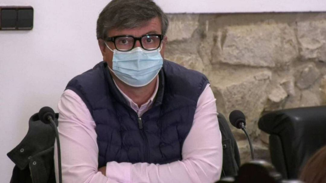 El concejal del PP Miguel Ángel Higueras durante un pleno municipal