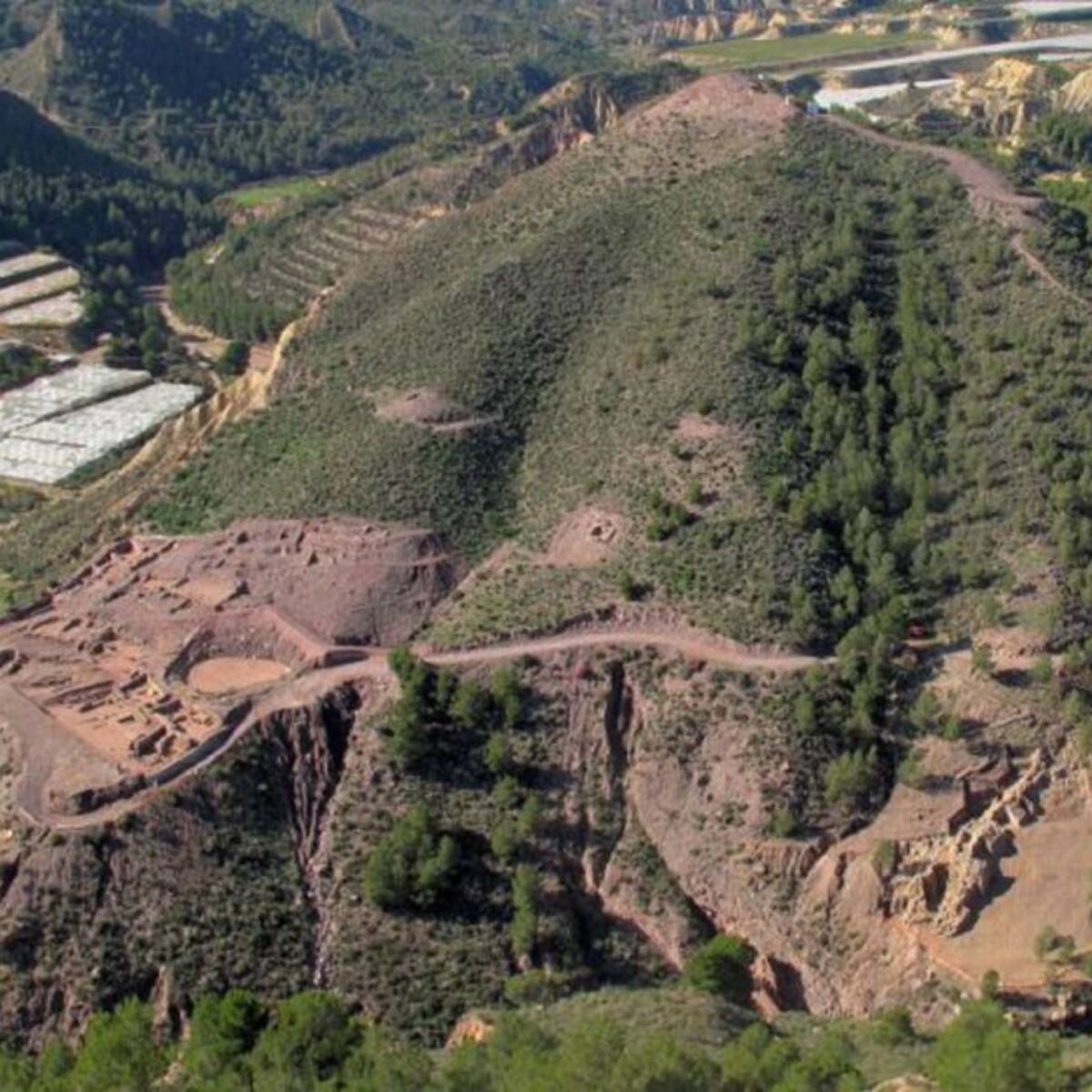 Presentan dos proyectos para la conservación del yacimiento de La Bastida
