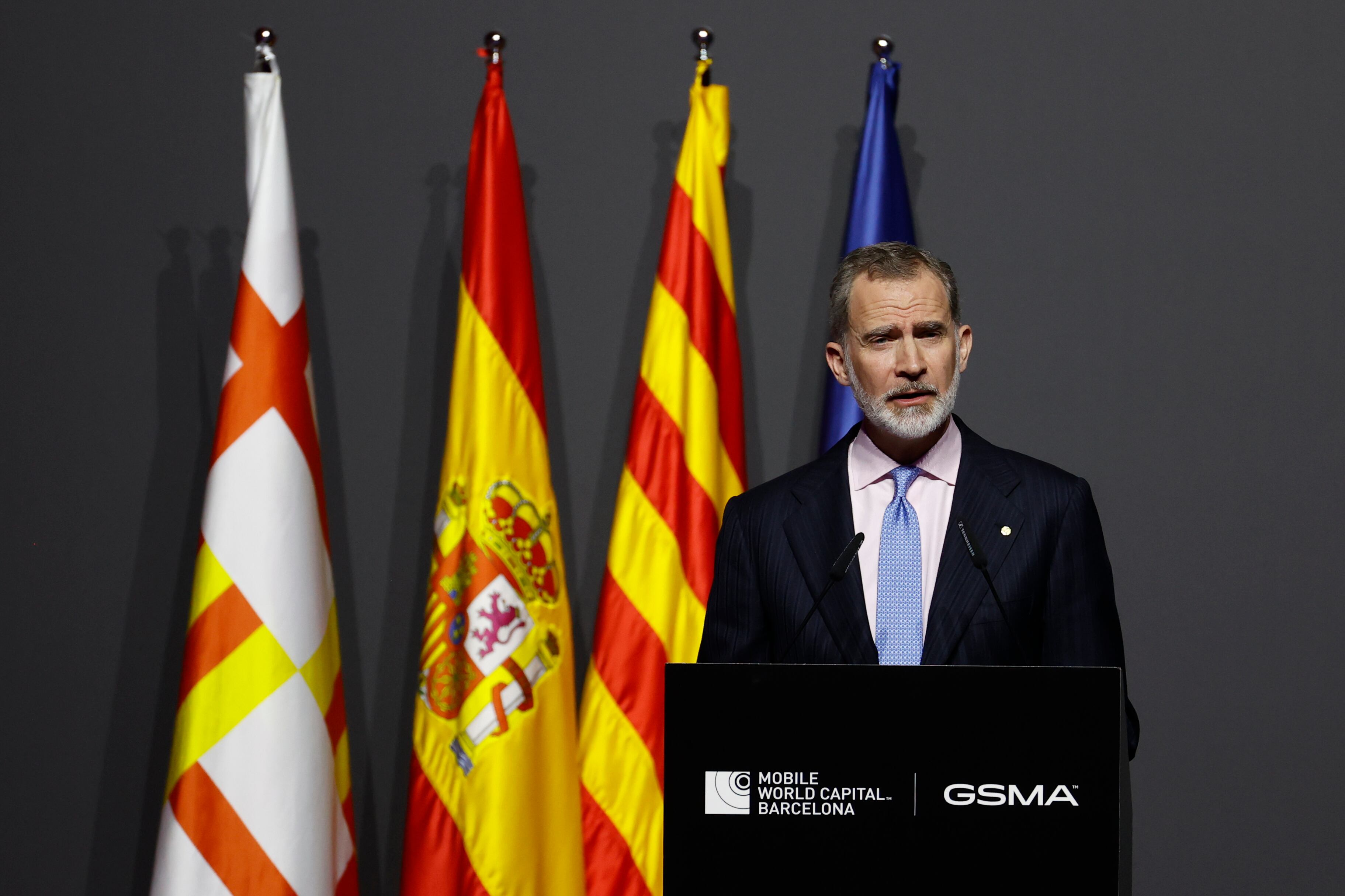 El rey Felipe VI pronuncia unas palabras en la cena oficial del Mobile World Congress de Barcelona, este domingo