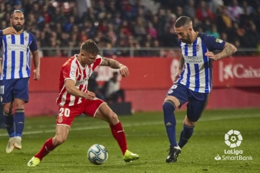 El Girona aprovechó los regalos de la Deportiva