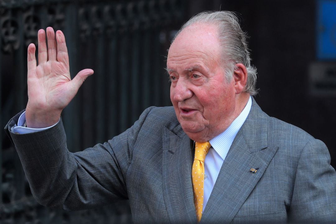 El rey Juan Carlos ha comunicado a Felipe VI su &quot;meditada decisión&quot; de trasladarse a vivir fuera de España