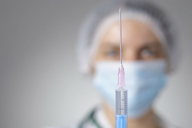 La enfermería pendiente de poder prescribir fármacos