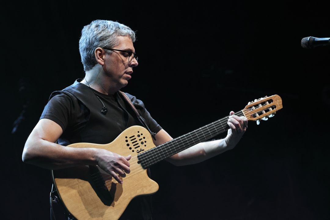 Pedro Guerra durante un concierto en el Circo Price (Madrid). Enero de 2019