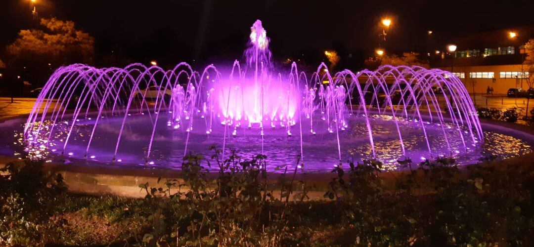 Las fuentes del municipio se iluminan este 25-N