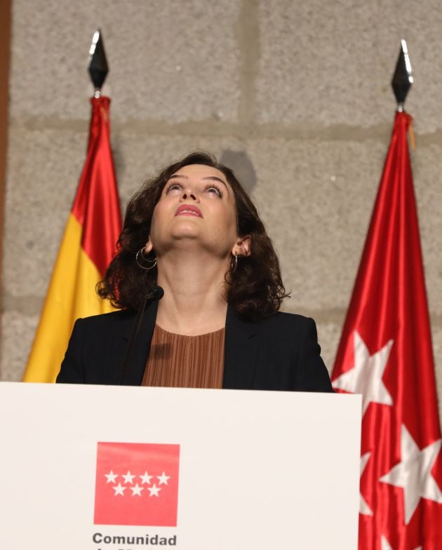 La presidenta de la Comunidad de Madrid, Isabel Díaz Ayuso, durante su comparecencia en rueda de prensa para detallar las nuevas medidas en la región ante el COVID-19.