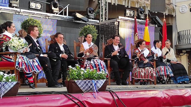 La alcaldesa, Eva María Masias presidiendo el acto de proclamación en la Plaza Mayor