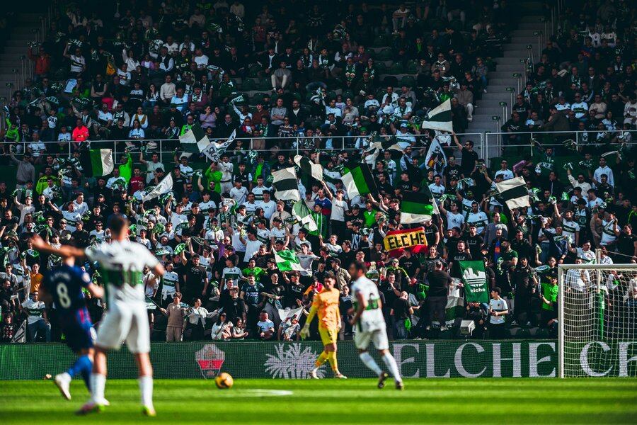 Un momento del Elche-Eldense del pasado fin de semana en el Martínez Valero