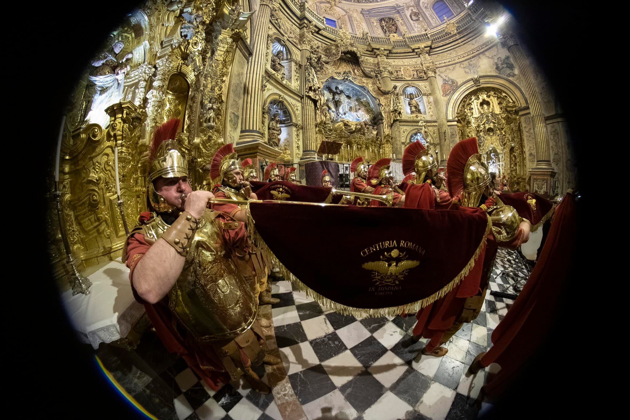 Centuria Romana IX Hispana durante el concierto en la Sacra Capilla del Salvador