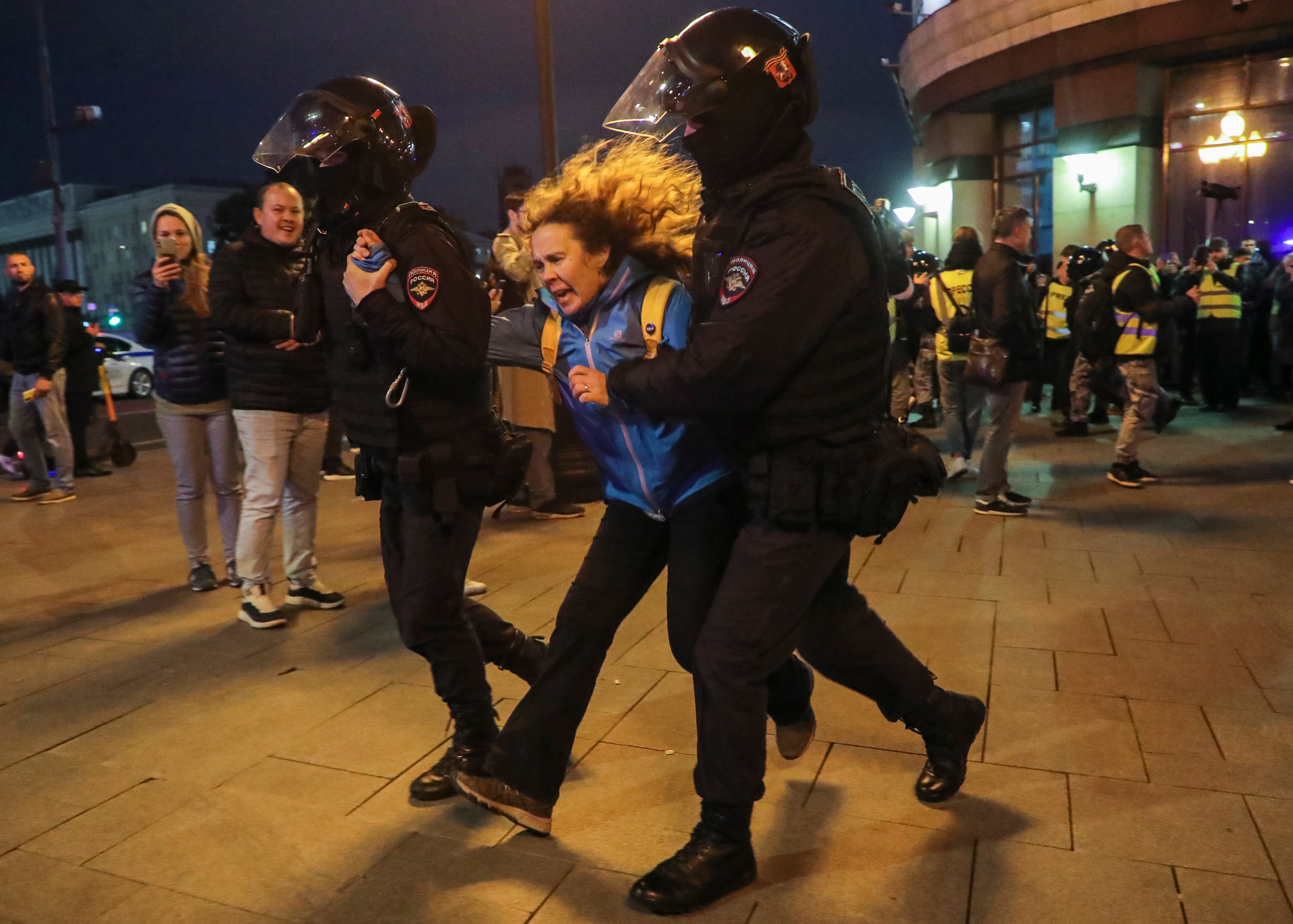 Detenciones durante las protestas contra la guerra en Moscú