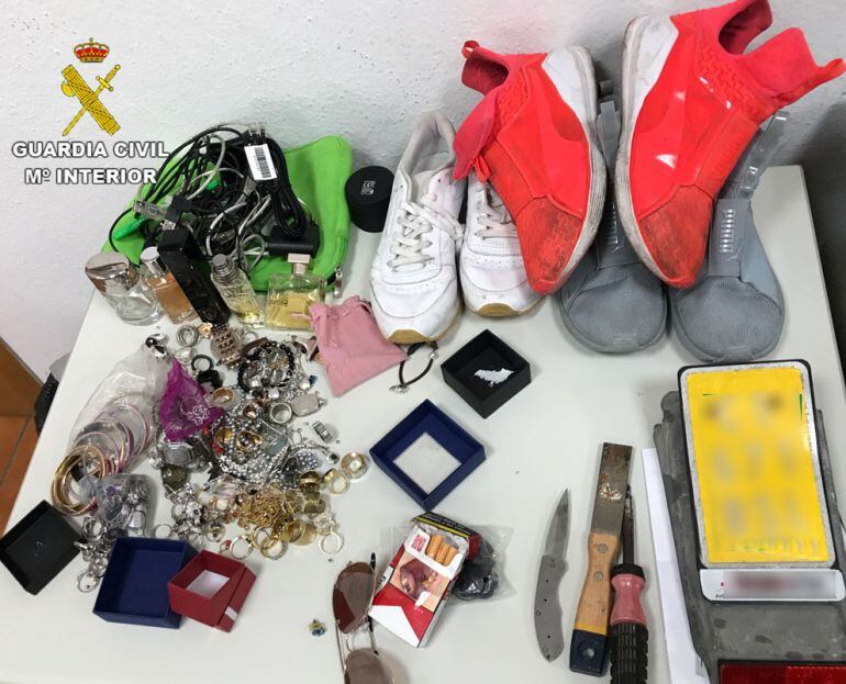 Objetos incautados al detenido 