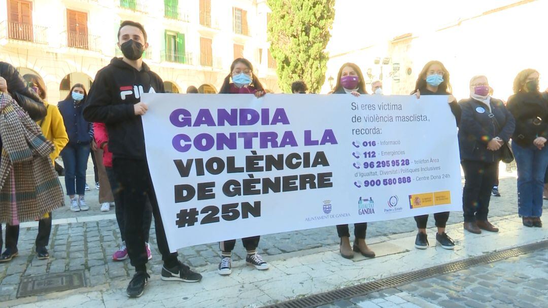 Concentración y lectura del manifiesto en Gandia en el 25N 