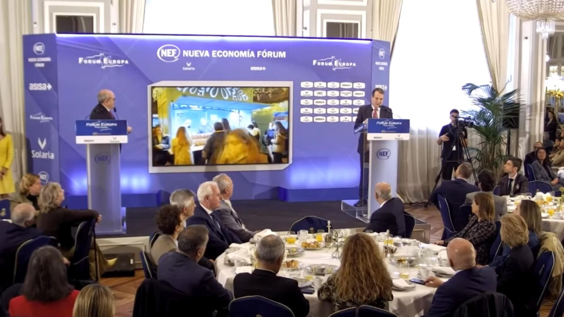 Abel Caballero en el atril de Forum Europa.