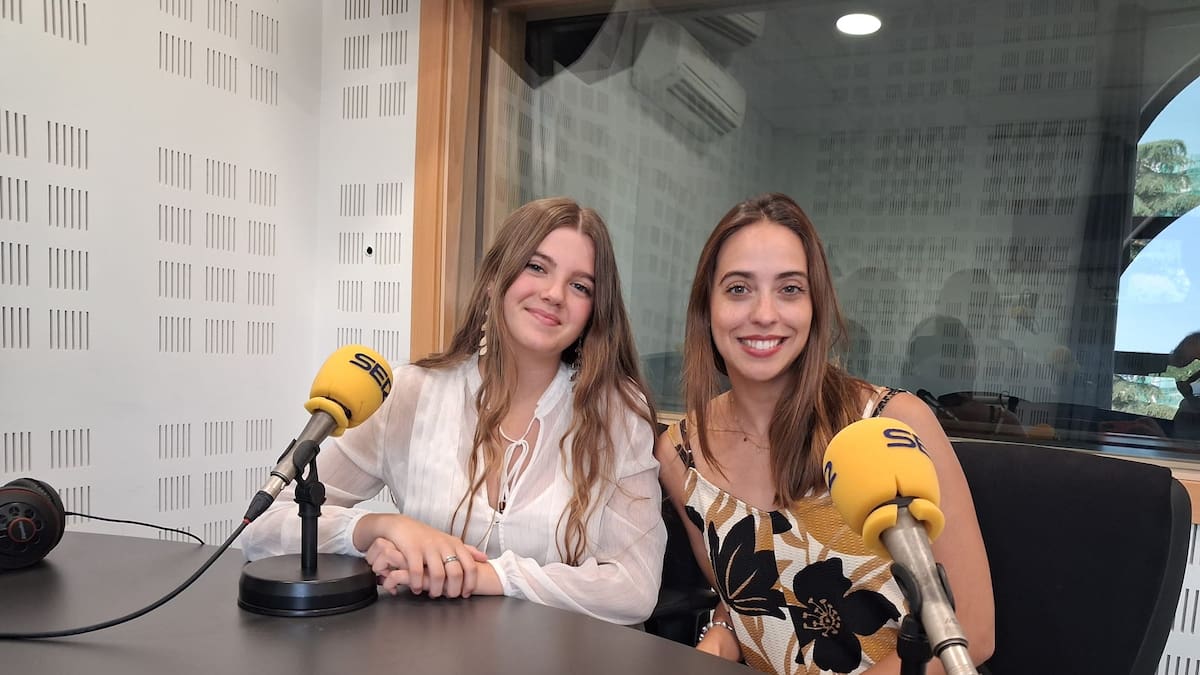 Charlamos con La joven actriz Olaya Díaz y Clara González, responsable de proyectos de Fundación Voces, sobre Barraca XXI