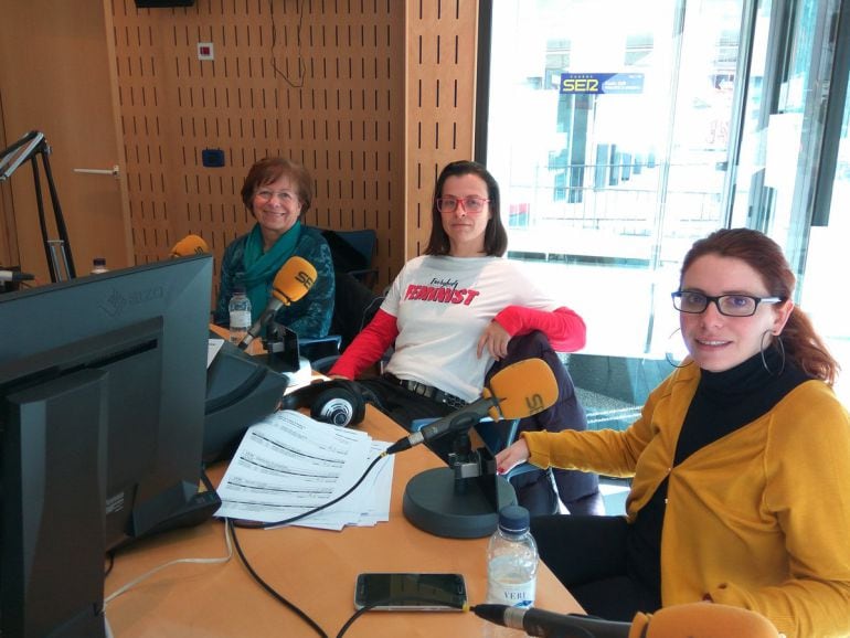 Mireia Porras (d), Vanesa Mendoza (c) i Mònica Coste (e) al debat sobre drets de les dones a la SER