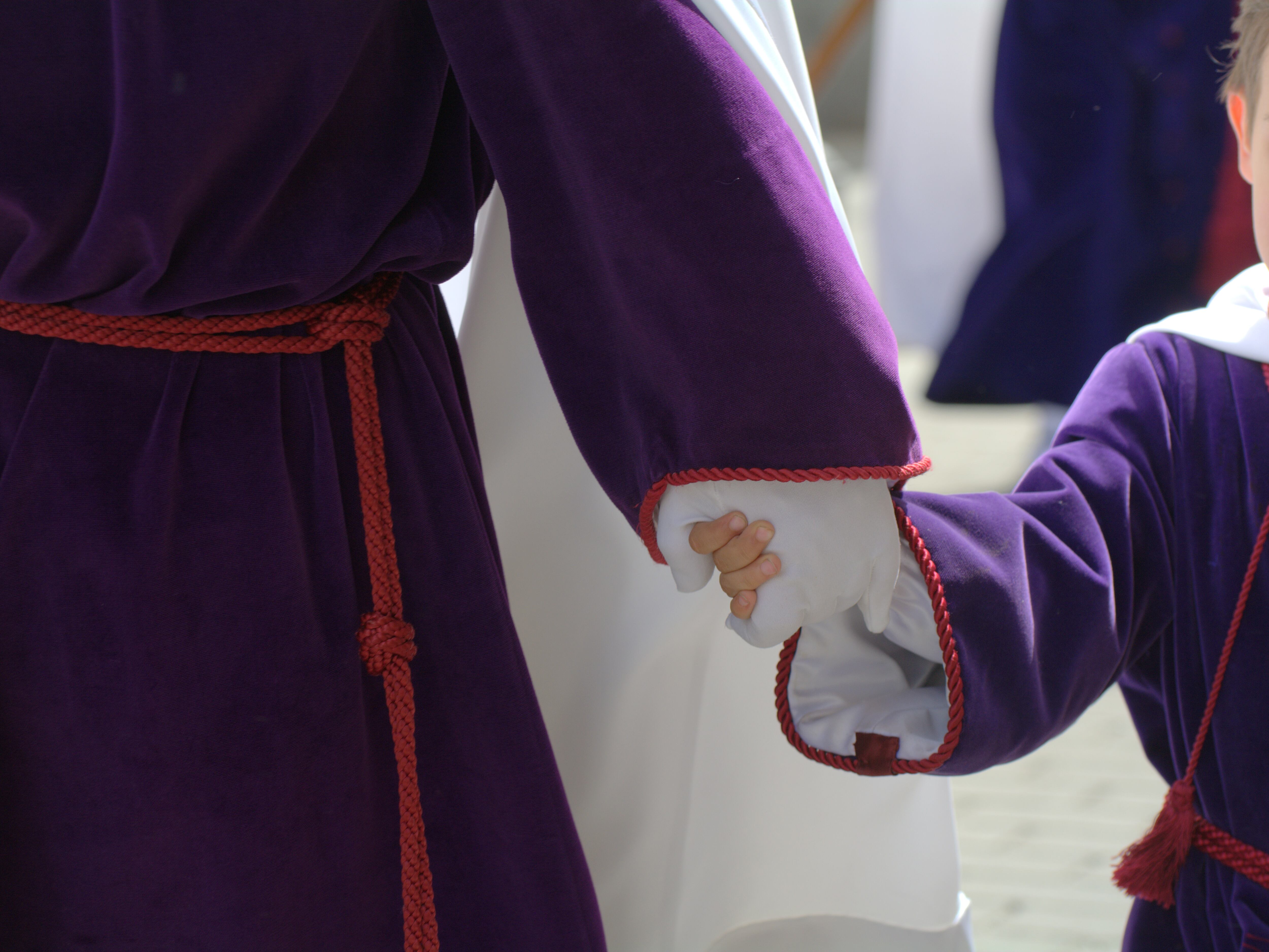 Participantes de la Semana Santa de València vestidos de Nazareno