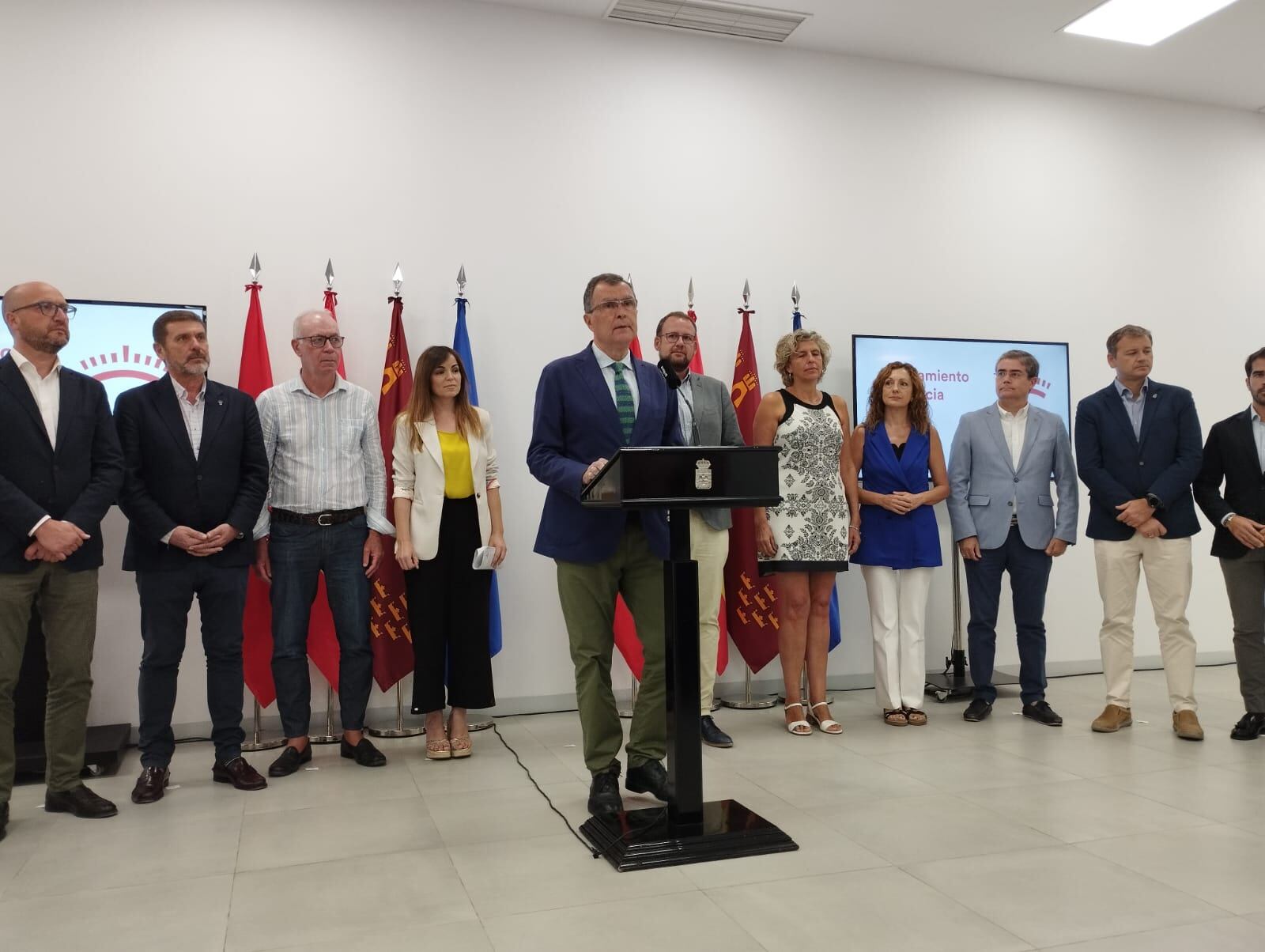 Comparecencia del alcalde de Murcia, José Ballesta, junto a todo su equipo, este viernes tras la Junta de Gobierno Local