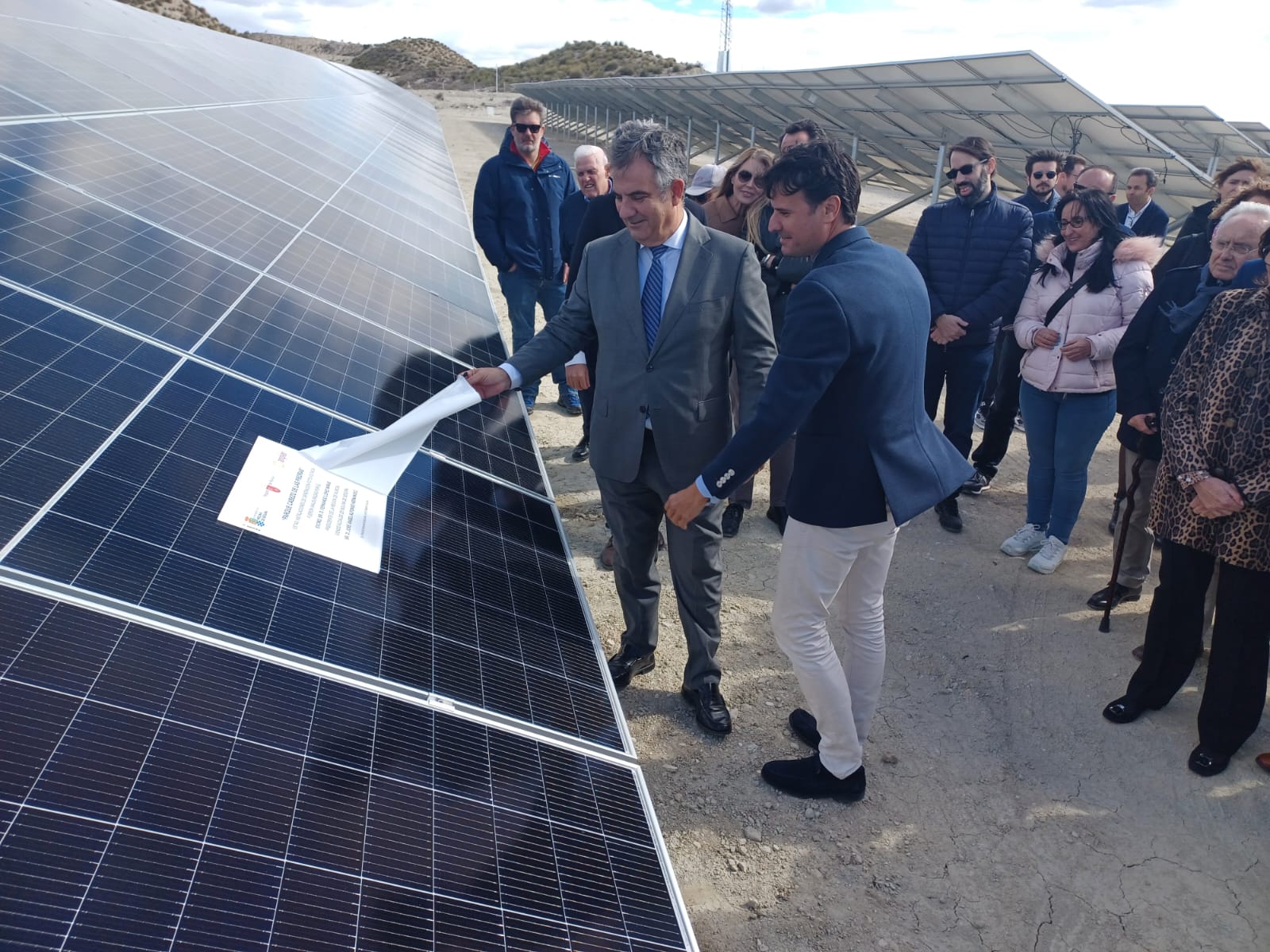 El consejero  Juan María Vázquez, inaugura junto al alcalde de Molina de Segura, José Ángel Alfonso, y el presidente de Anpier, Miguel Ángel Martínez, un parque de generación fotovoltaica