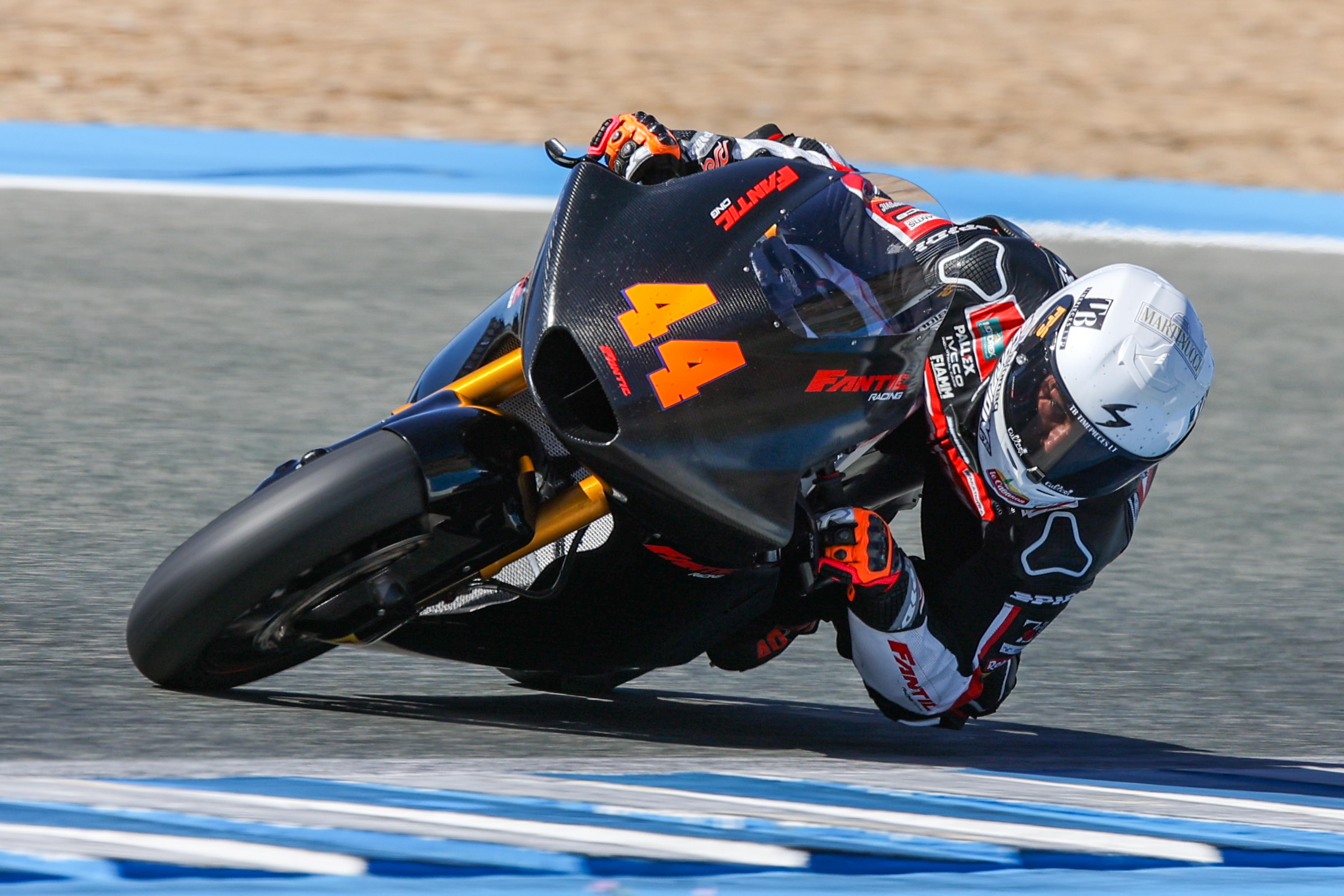 Aron Canet durante el primer día de test en Jerez