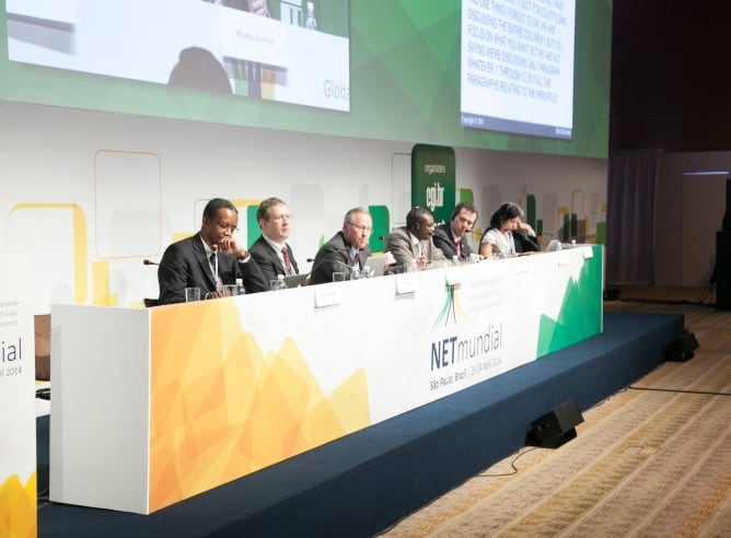 Fotografía de cumbre mundial de Sao Paulo sobre el futuro de Internet.