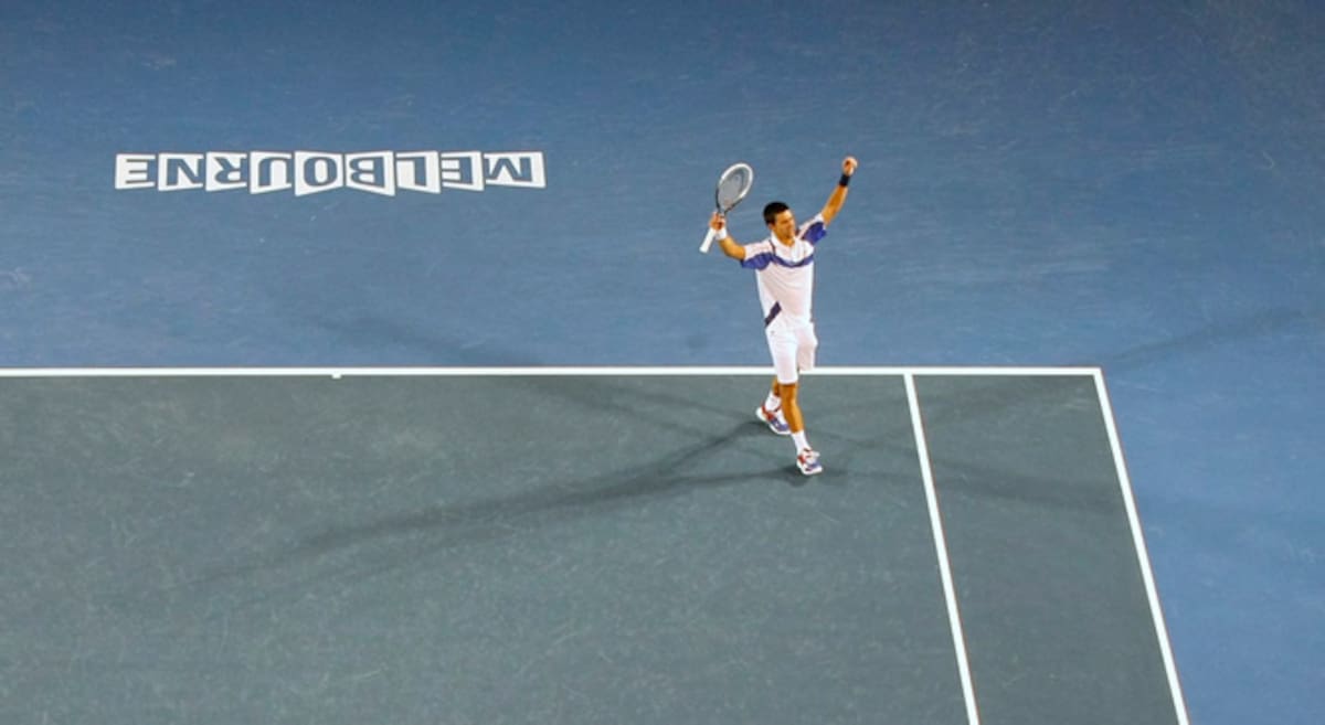 El serbio celebra su victoria en Melbourne Park contra el suizo número dos del tenis mundial