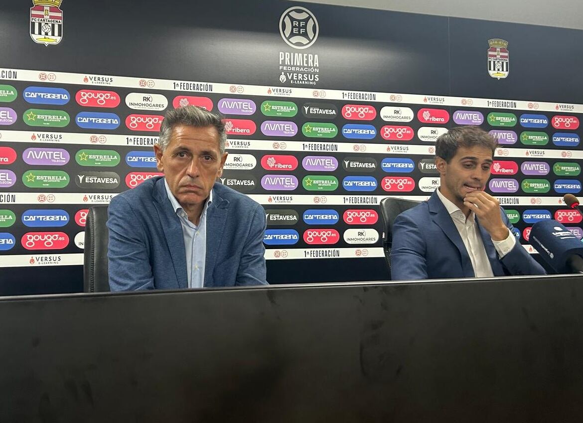 Víctor Alonso y Alejandro Arribas el pasado jueves en la sala de prensa del Cartagonova