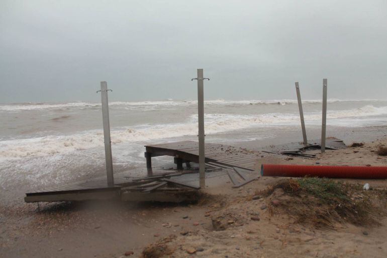 El temporal causó daños en la costa de Almenara