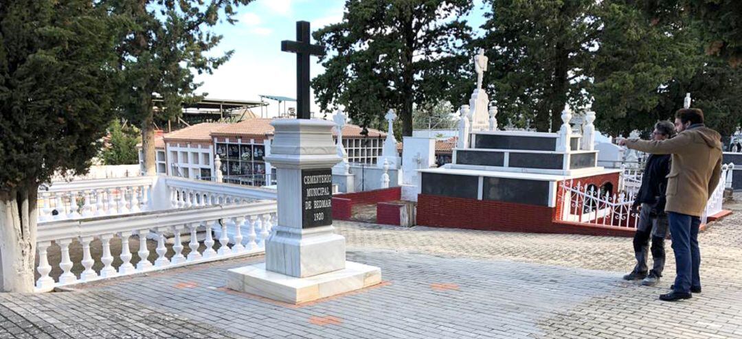 El alcalde visitó el camposanto de la localidad