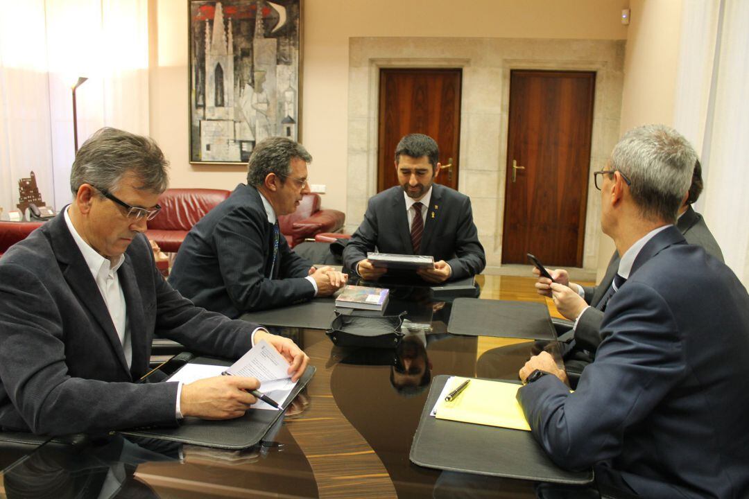 Pla obert de la reunió amb conseller de Polítiques Digitals i Administració Pública, Jordi Puigneró, i el president de la Diputació de Girona, Miquel Noguer, el 8 de novembre de 2018 (Horitzontal)