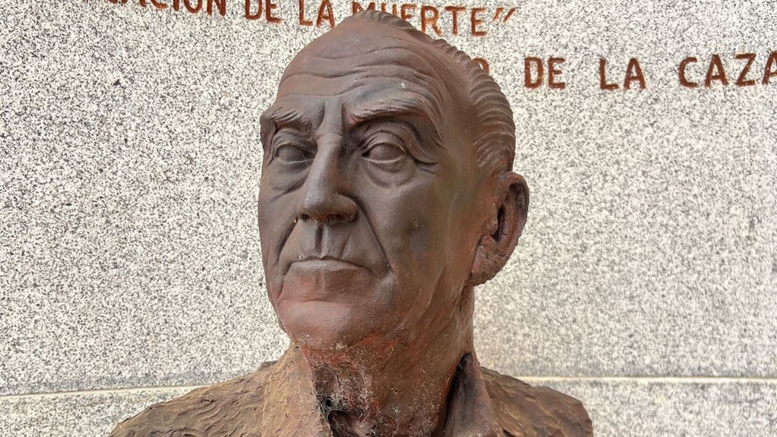 Imagen del busto sustraído en el cementerio de Los Yébenes (Toledo)