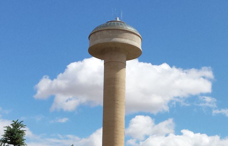La torre del Depósito de la Fiesta del Árbol