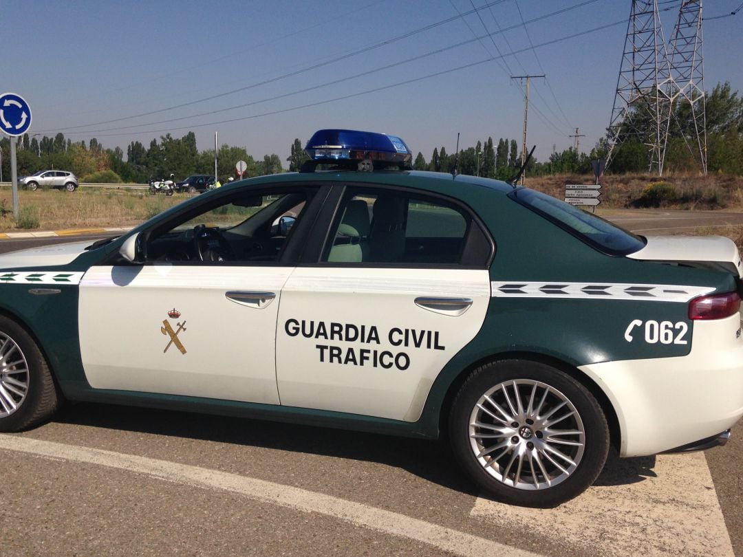 Dotación de la Guardia Civil de Tráfico de Palencia