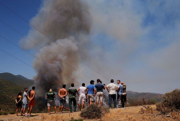 People look at a forest fire in Estepona, southern Spain August