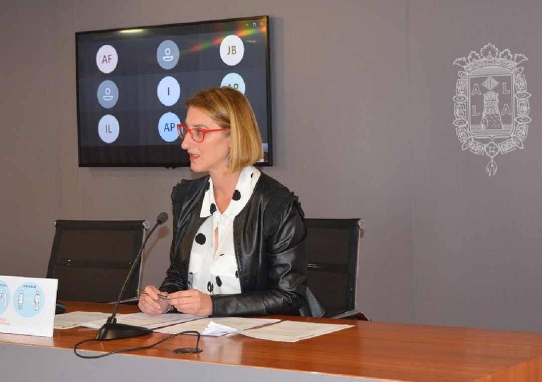 La edil de Empleo y Desarrollo, Mari Carmen de España, presentado las bases de la segunda convocatoria