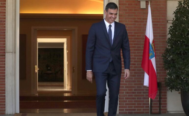 El presidente del gobierno Pedro Sánchez, durante su encuentro con el presidente de Cantabria, Miguel Ángel Revilla