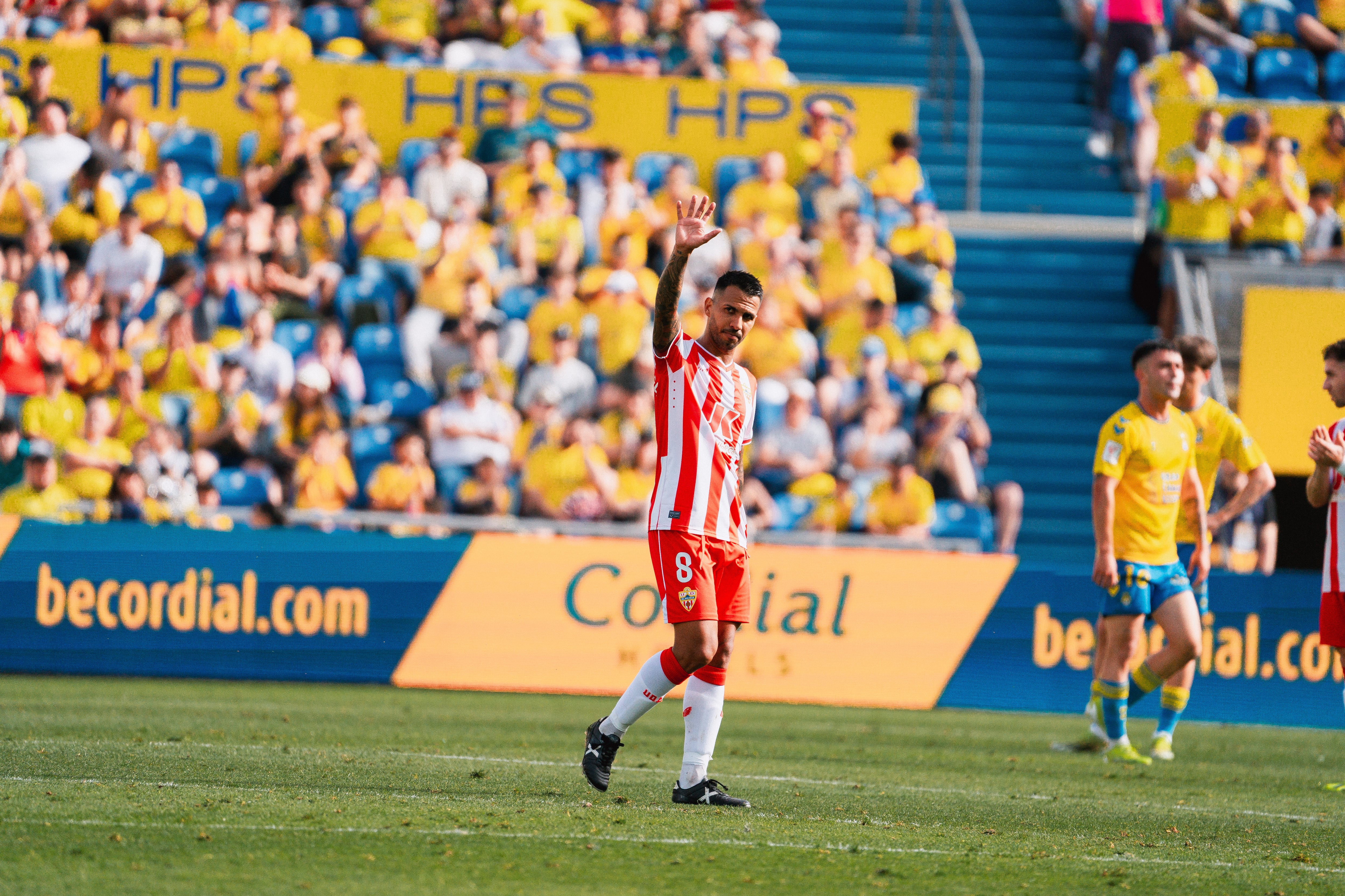 Jonathan Viera jamás olvidará el día que jugó con el Almería en el Estadio de Gran Canaria.