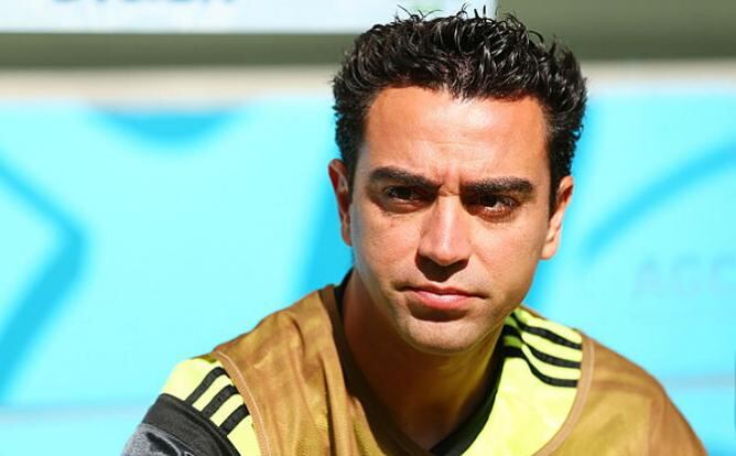 Xavi, a la banqueta durant l'Espanya-Austràlia del Mundial-